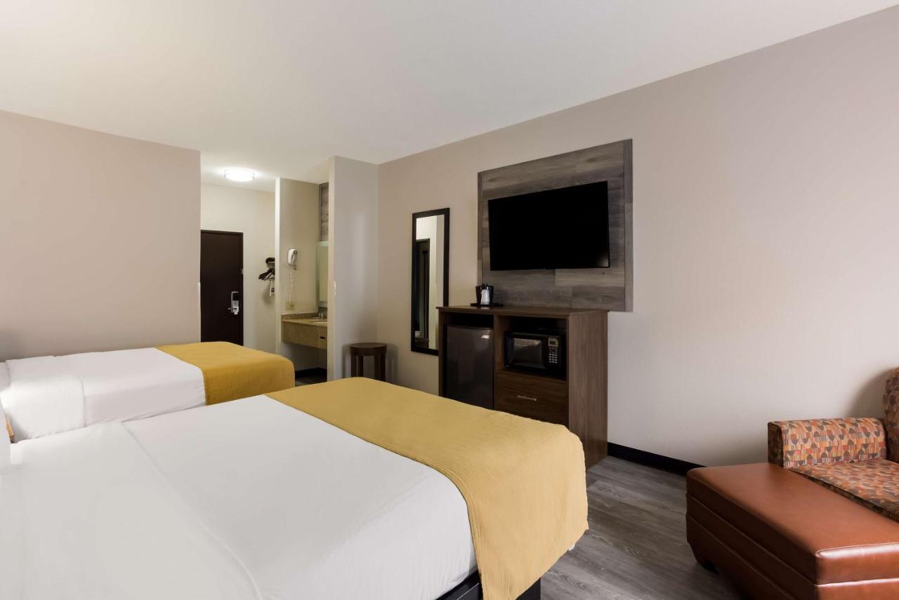 Best Western Crossroads Inn Schererville Bagian luar foto