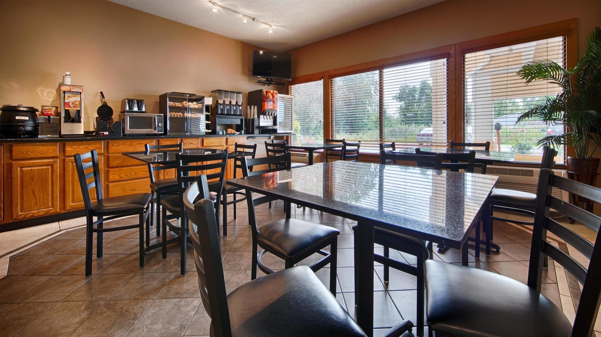 Best Western Crossroads Inn Schererville Bagian luar foto